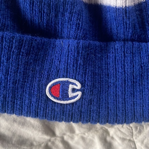 Champion beanie barely worn OS - Picture 3 of 3